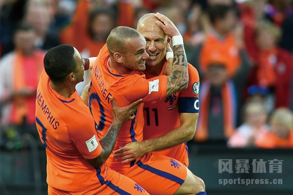 两大世界级的克鲁伊维特与范尼的组合无法帮助荷兰队出线-第2张图片-